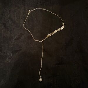 Elegant Gold Leaf Pendant Necklace